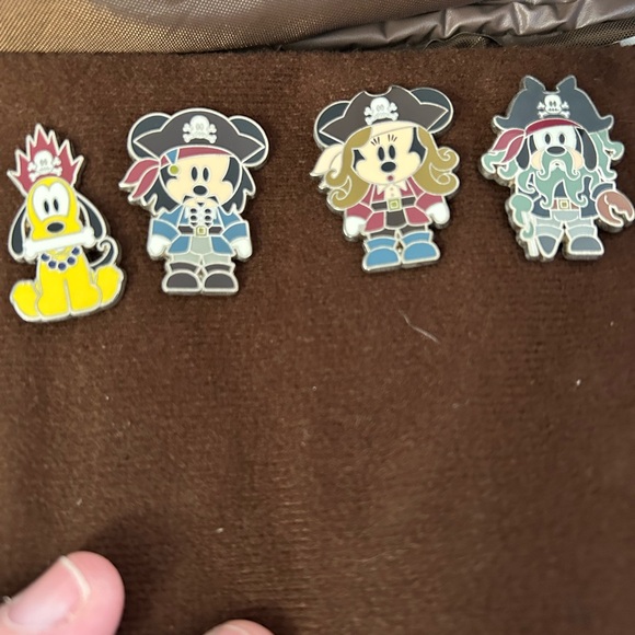 Disney character  Pirates of the Caribbean Authentic Trading Pin Set - Picture 2 of 4